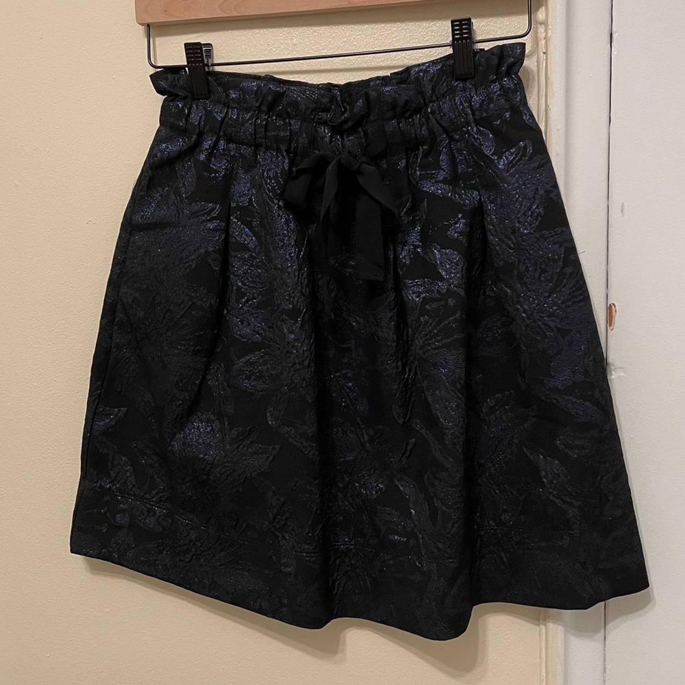 H&M black/navy skirt size 4 new with tag